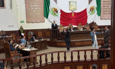Acusan a Alfredo Paredes de montar fotografías para aparentar trabajo legislativo