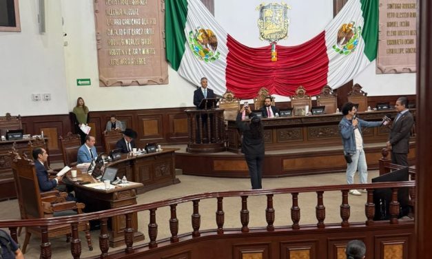 Acusan a Alfredo Paredes de montar fotografías para aparentar trabajo legislativo