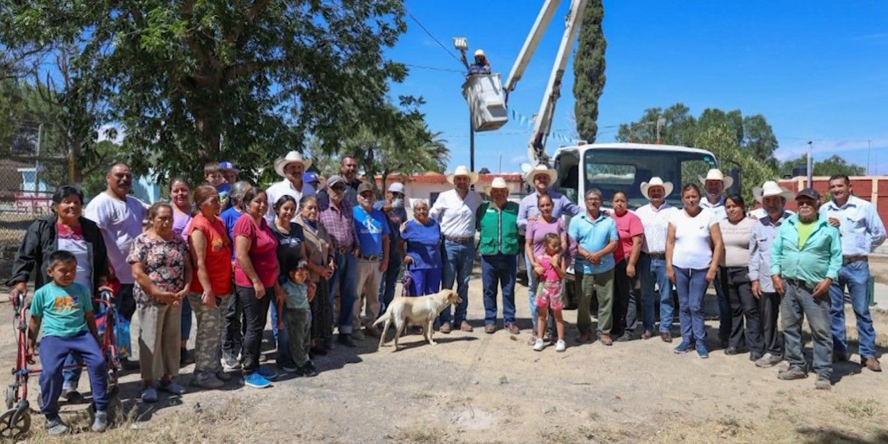 Avanza rehabilitación de alumbrado público en los ejidos, señala el alcalde, Javier Díaz