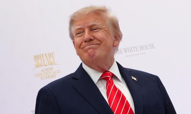 Donald Trump insiste en que los cárteles controlan México y presiona por intervenciones militares