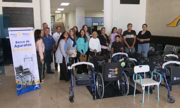Club de Leones de Saltillo entrega sillas y aparatos ortopédicos