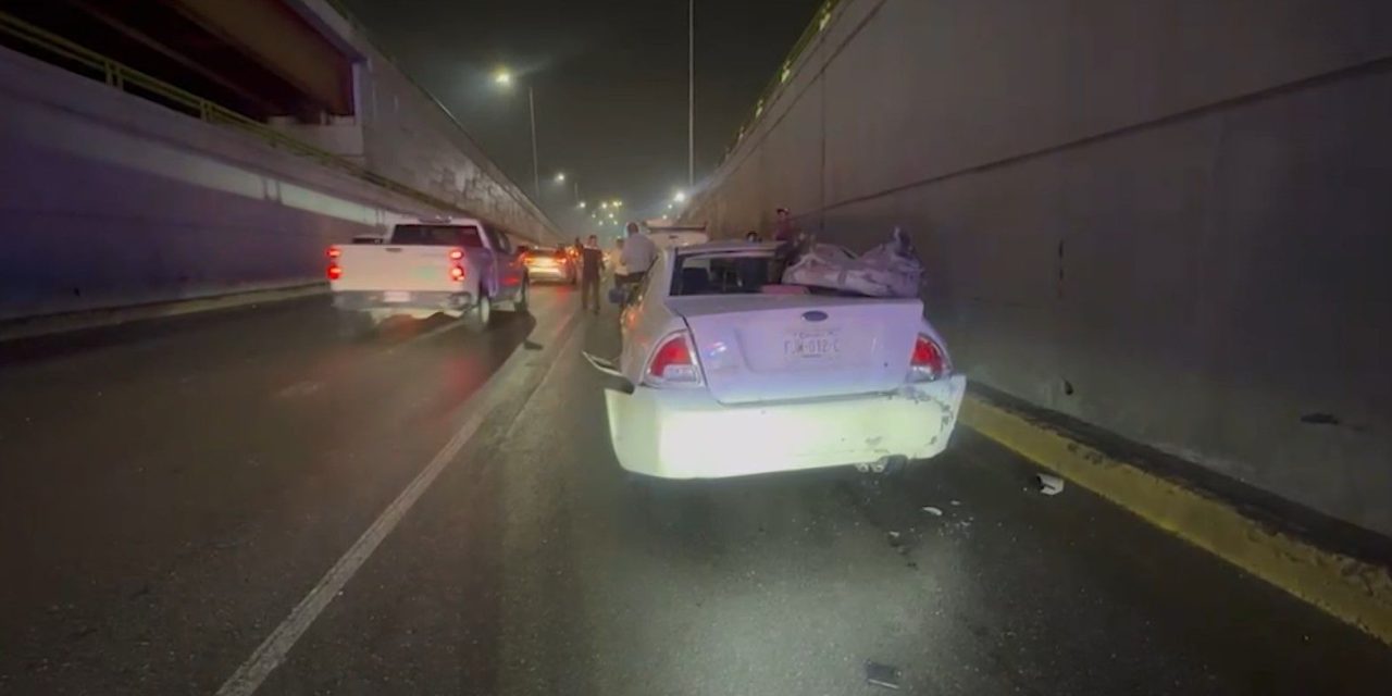 Ford Fusion provoca choque contra una van