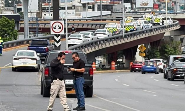 Identifican como expolicías a los dos hombres ejecutados en la avenida Gómez Morín en Monterrey