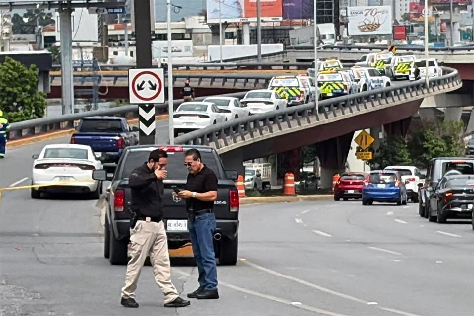 Identifican como expolicías a los dos hombres ejecutados en la avenida Gómez Morín en Monterrey