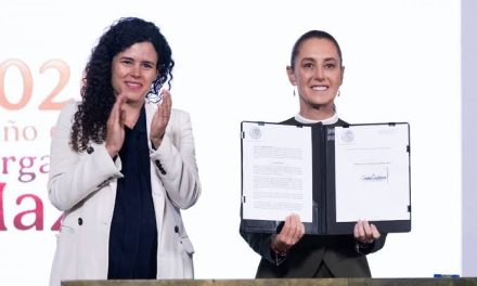 Presidenta Sheinbaum firma decreto de entornos digitales seguros