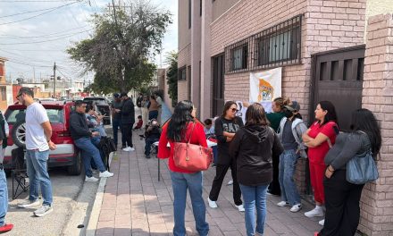 Trabajadores del IMSS en Saltillo se sumaron a la protesta nacional en busca de mejores salarios y condiciones