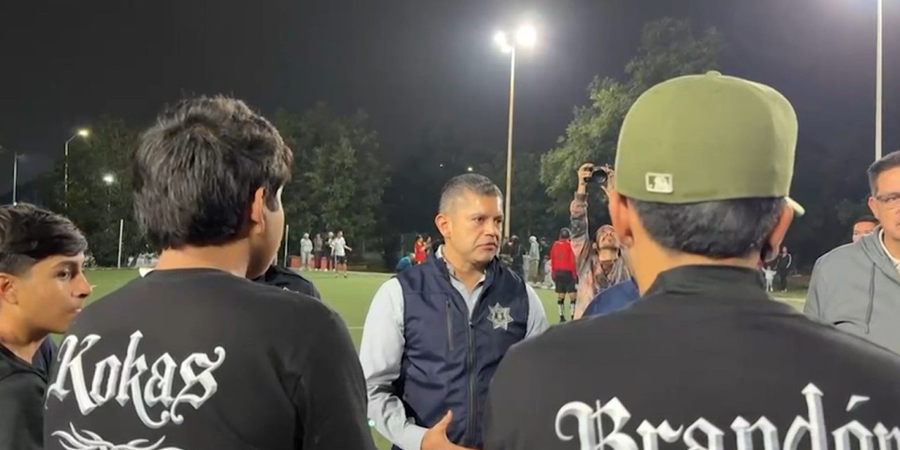 Jóvenes de Saltillo cambian la calle por la cancha