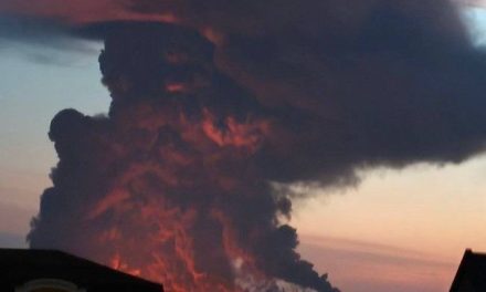 Ucrania ataca petrolero ruso en las costas de Sochi y desata severo incendio en el Mar Negro
