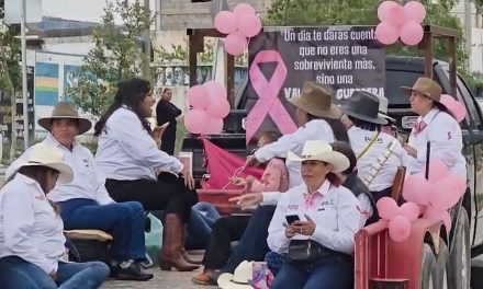 Parras se vistió de rosa y a caballo