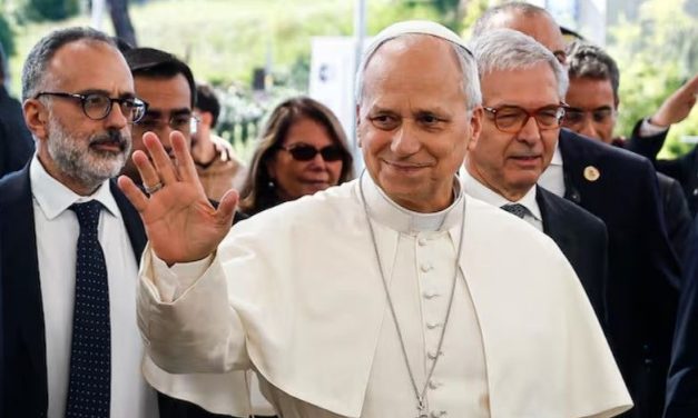El Papa León XIV camina, come y evoluciona favorablemente tras su exitosa operación por cáncer de pulmón