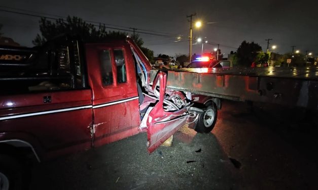 Mujer y su bebé quedan prensados tras choque contra la plataforma de un tráiler en Saltillo