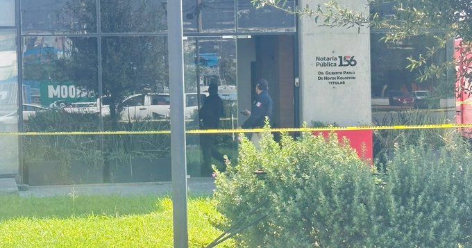 Hombres armados asaltan Notaría Pública 160 en Monterrey