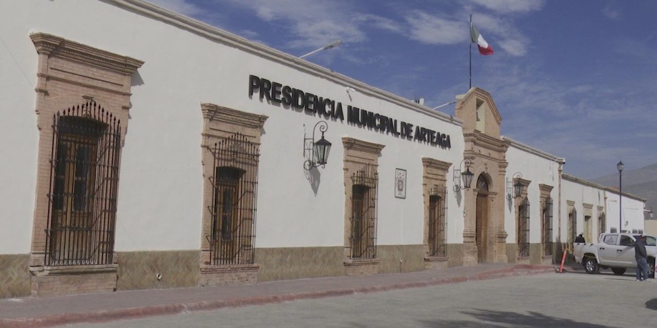 Siguen en Arteaga los recargos a un peso